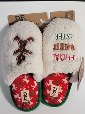 Christmas Gingerbread House Slipper Shoe Dearfoam Fuzzy Scuff Red Slip NEW 5.5